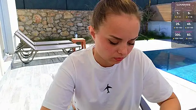 Snapshot of Misss_Vikk chatting on 03.07.25 Misss Vikk online show from 03.07.25