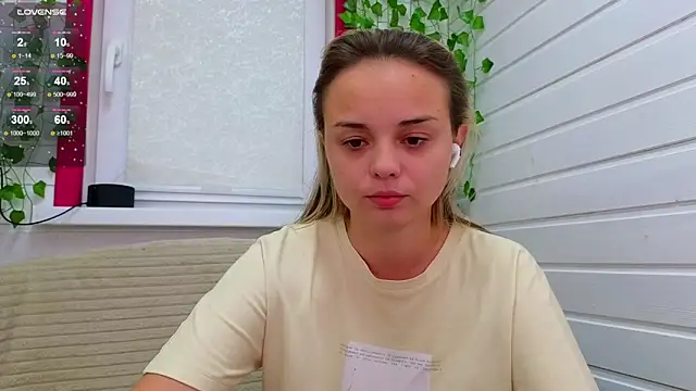 Snapshot of Misss_Vikk chatting on 10.17.25 Misss Vikk online show from 10.17.25