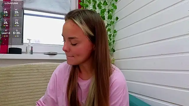 Snapshot of Misss_Vikk chatting on 10.19.25 Misss Vikk online show from 10.19.25