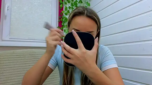 Snapshot of Misss_Vikk chatting on 10.25.25 Misss Vikk online show from 10.25.25