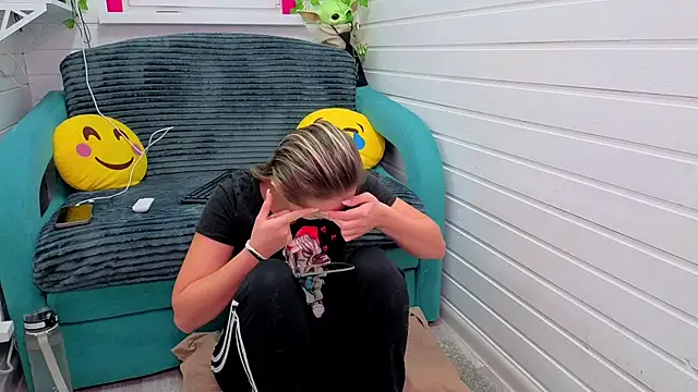 Snapshot of Misss_Vikk chatting on 11.21.25 Misss Vikk online show from 11.21.25