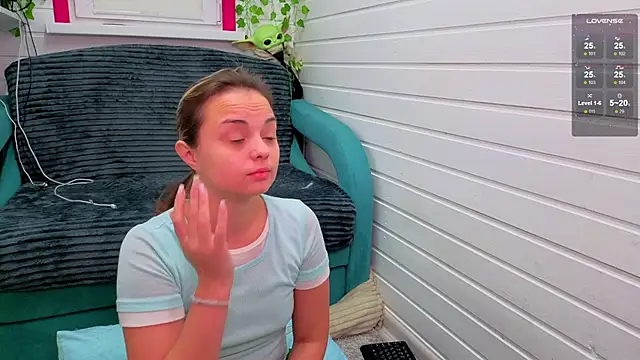 Snapshot of Misss_Vikk chatting on 11.24.25 Misss Vikk online show from 11.24.25