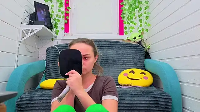 Snapshot of Misss_Vikk chatting on 12.01.25 Misss Vikk online show from 12.01.25