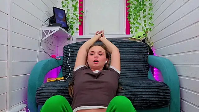 Snapshot of Misss_Vikk chatting on 12.02.25 Misss Vikk online show from 12.02.25