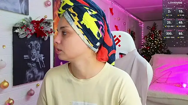 Snapshot of Misss_Vikk chatting on 12.19.25 Misss Vikk online show from 12.19.25