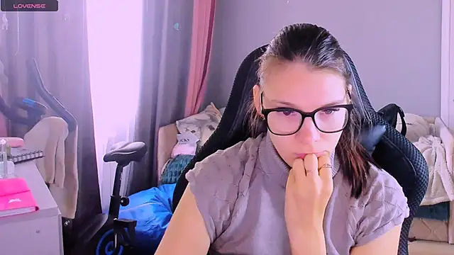 Snapshot of MollyLollipop chatting on 04.27.26 MollyLollipop online show from 04.27.26