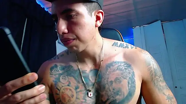 Snapshot of Adam_Hudsond chatting on 10.27.25 Adam Hudsond online show from 10.27.25