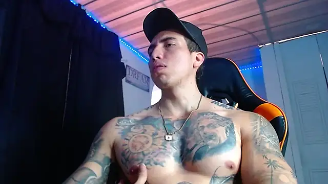 Snapshot of Adam_Hudsond chatting on 11.10.25 Adam Hudsond online show from 11.10.25