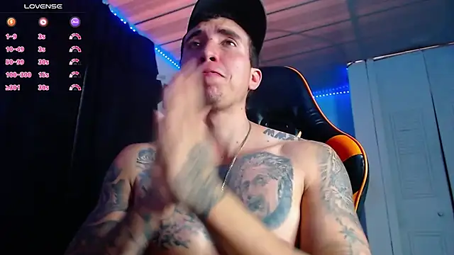 Snapshot of Adam_Hudsond chatting on 11.14.25 Adam Hudsond online show from 11.14.25