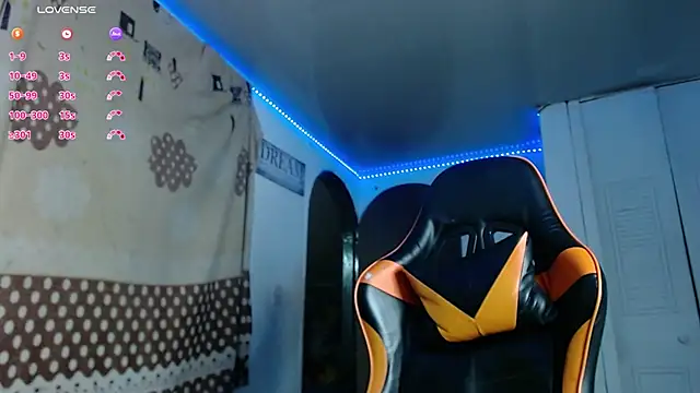 Snapshot of Adam_Hudsond chatting on 11.25.25 Adam Hudsond online show from 11.25.25