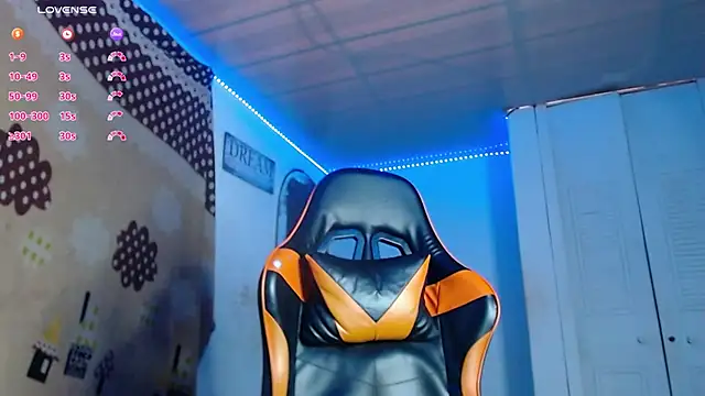 Snapshot of Adam_Hudsond chatting on 11.30.25 Adam Hudsond online show from 11.30.25