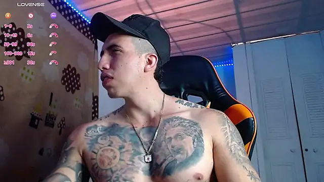 Snapshot of Adam_Hudsond chatting on 12.04.25 Adam Hudsond online show from 12.04.25