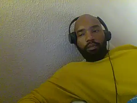 Snapshot of KAYBEEDEFREAK chatting on 12.29.24 KAYBEEDEFREAK online show from 12.29.24