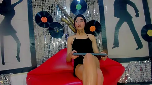 nickyminach  online show from 02.08.25