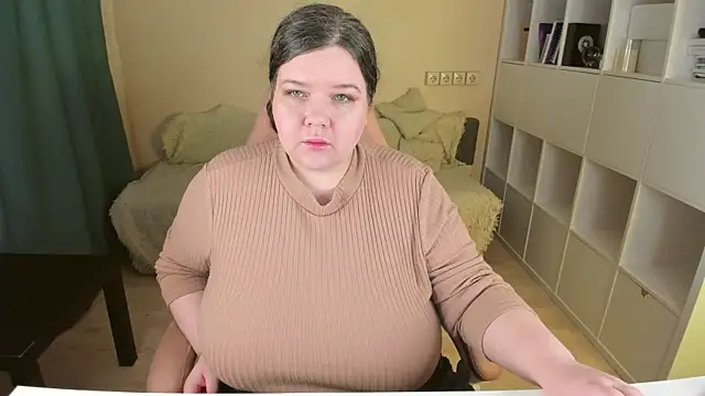 Snapshot of PlumPie chatting on 10.11.25 PlumPie online show from 10.11.25