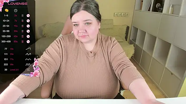 Snapshot of PlumPie chatting on 10.19.25 PlumPie online show from 10.19.25