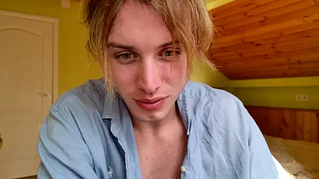 Snapshot of Cryptikov chatting on 08.03.26 Cryptikov online show from 08.03.26