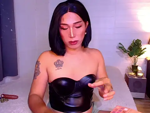 Snapshot of MissMagdalena chatting on 11.25.25 MissMagdalena online show from 11.25.25
