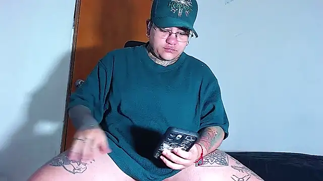 Snapshot of Techno_420_ chatting on 04.05.26 Techno 420 online show from 04.05.26