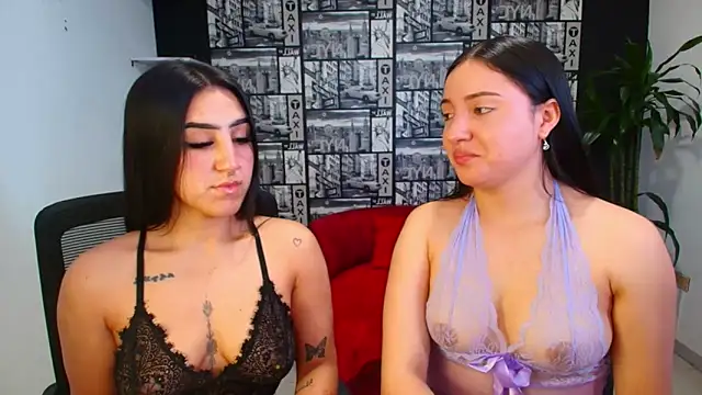 Snapshot of Isa_And_Natasha chatting on 05.12.26 Isa And Natasha online show from 05.12.26