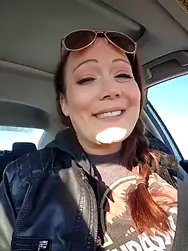 Snapshot of BBWQUEENBEEE chatting on 01.26.25 BBWQUEENBEEE online show from 01.26.25