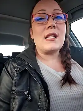 Snapshot of BBWQUEENBEEE chatting on 02.21.25 BBWQUEENBEEE online show from 02.21.25