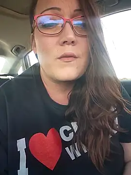 Snapshot of BBWQUEENBEEE chatting on 03.09.25 BBWQUEENBEEE online show from 03.09.25