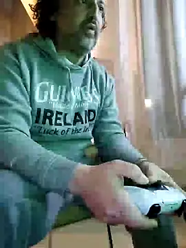 Snapshot of woww791 chatting on 12.19.24 woww791 online show from 12.19.24