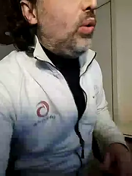 Snapshot of woww791 chatting on 02.04.25 woww791 online show from 02.04.25