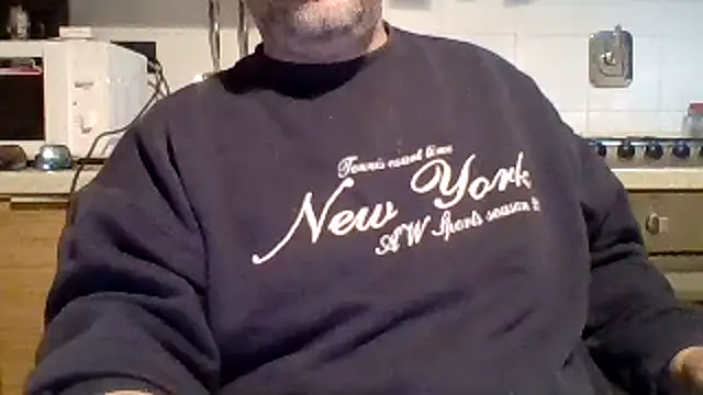 Snapshot of woww791 chatting on 10.28.25 woww791 online show from 10.28.25