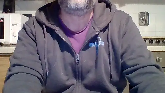 Snapshot of woww791 chatting on 11.10.25 woww791 online show from 11.10.25