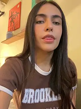 Snapshot of DaphneUwu chatting on 10.15.25 DaphneUwu online show from 10.15.25