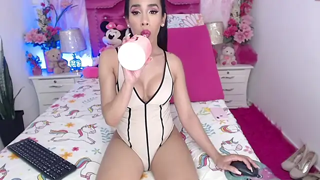 Snapshot of Divaxhermosa chatting on 05.27.26 Divaxhermosa online show from 05.27.26