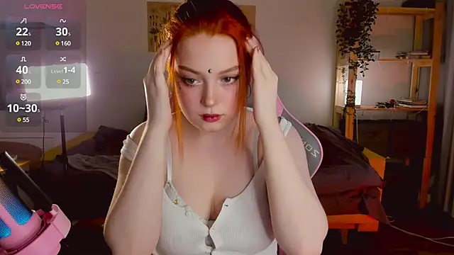 Snapshot of Sofy_Benson chatting on 02.18.25 Sofy Benson online show from 02.18.25