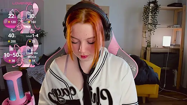 Snapshot of Sofy_Benson chatting on 03.22.25 Sofy Benson online show from 03.22.25