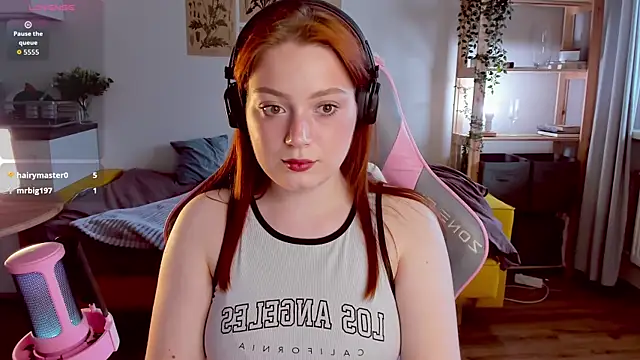 Snapshot of Sofy_Benson chatting on 10.02.25 Sofy Benson online show from 10.02.25