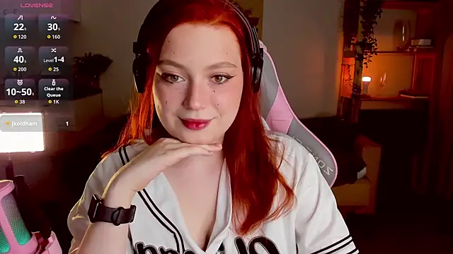 Snapshot of Sofy_Benson chatting on 10.22.25 Sofy Benson online show from 10.22.25
