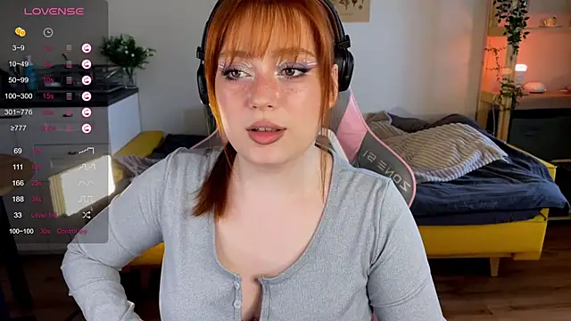 Snapshot of Sofy_Benson chatting on 06.10.26 Sofy Benson online show from 06.10.26