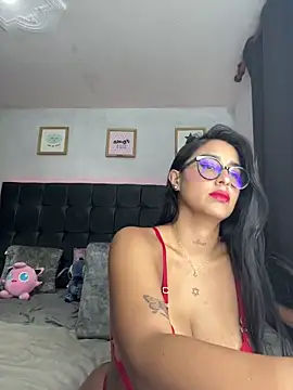 Snapshot of lovely_violet13 chatting on 05.25.26 lovely violet13 online show from 05.25.26