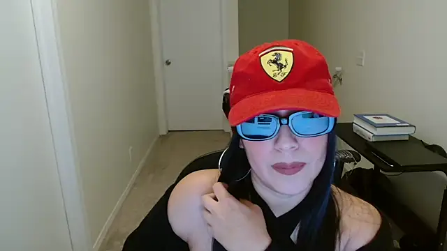 Sassy Latina online show from 11.30.25