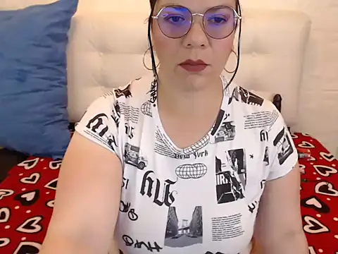 Snapshot of Angiee_BBW chatting on 09.09.25 Angiee BBW online show from 09.09.25