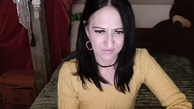 Snapshot of DebraMilf chatting on 02.27.25 DebraMilf online show from 02.27.25