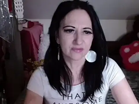 Snapshot of DebraMilf chatting on 03.14.25 DebraMilf online show from 03.14.25