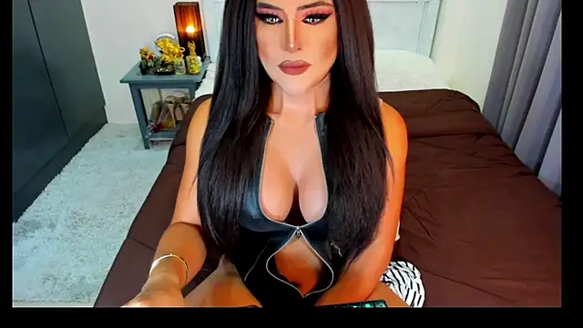 Snapshot of MissNaughtyTyra chatting on 06.05.26 MissNaughtyTyra online show from 06.05.26