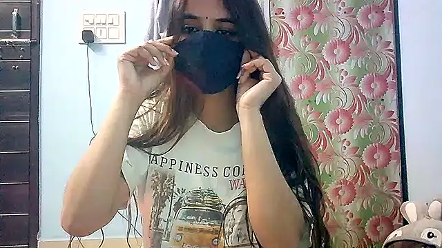 Snapshot of lovelydesi21 chatting on 01.12.25 lovelydesi21 online show from 01.12.25