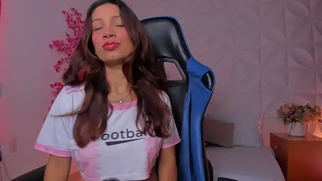 Snapshot of cora_22 chatting on 02.17.26 cora 22 online show from 02.17.26