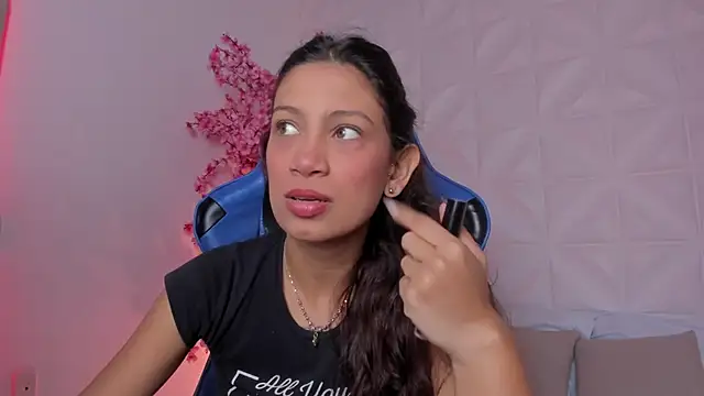 Snapshot of cora_22 chatting on 02.18.26 cora 22 online show from 02.18.26