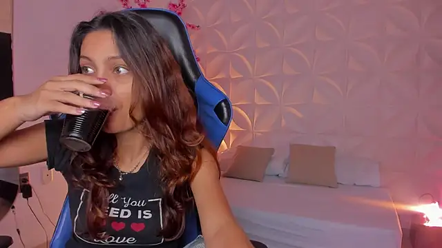 Snapshot of cora_22 chatting on 02.25.26 cora 22 online show from 02.25.26