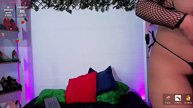 Snapshot of louise_nails chatting on 04.20.26 louise nails online show from 04.20.26