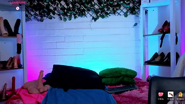 Snapshot of louise_nails chatting on 05.30.26 louise nails online show from 05.30.26